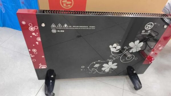 Stakleni grejač SHULE — panel sa cvetnim motivom